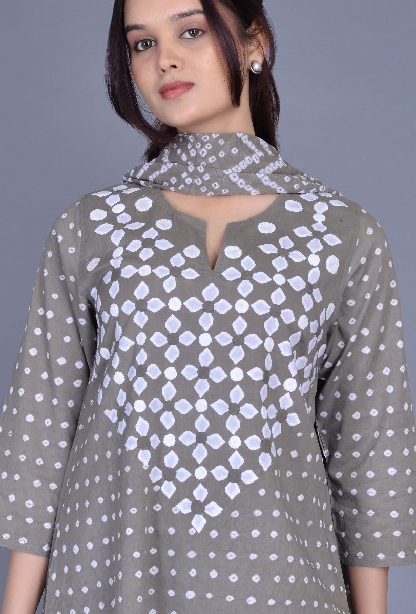 Cotton Bandhani Flower Applique Ensemble