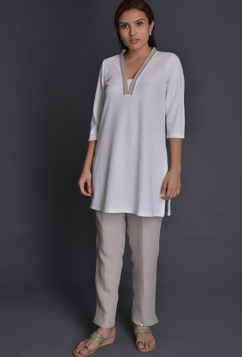 Offwhite Knit Contrast Collar Kurti with One Line Tikki