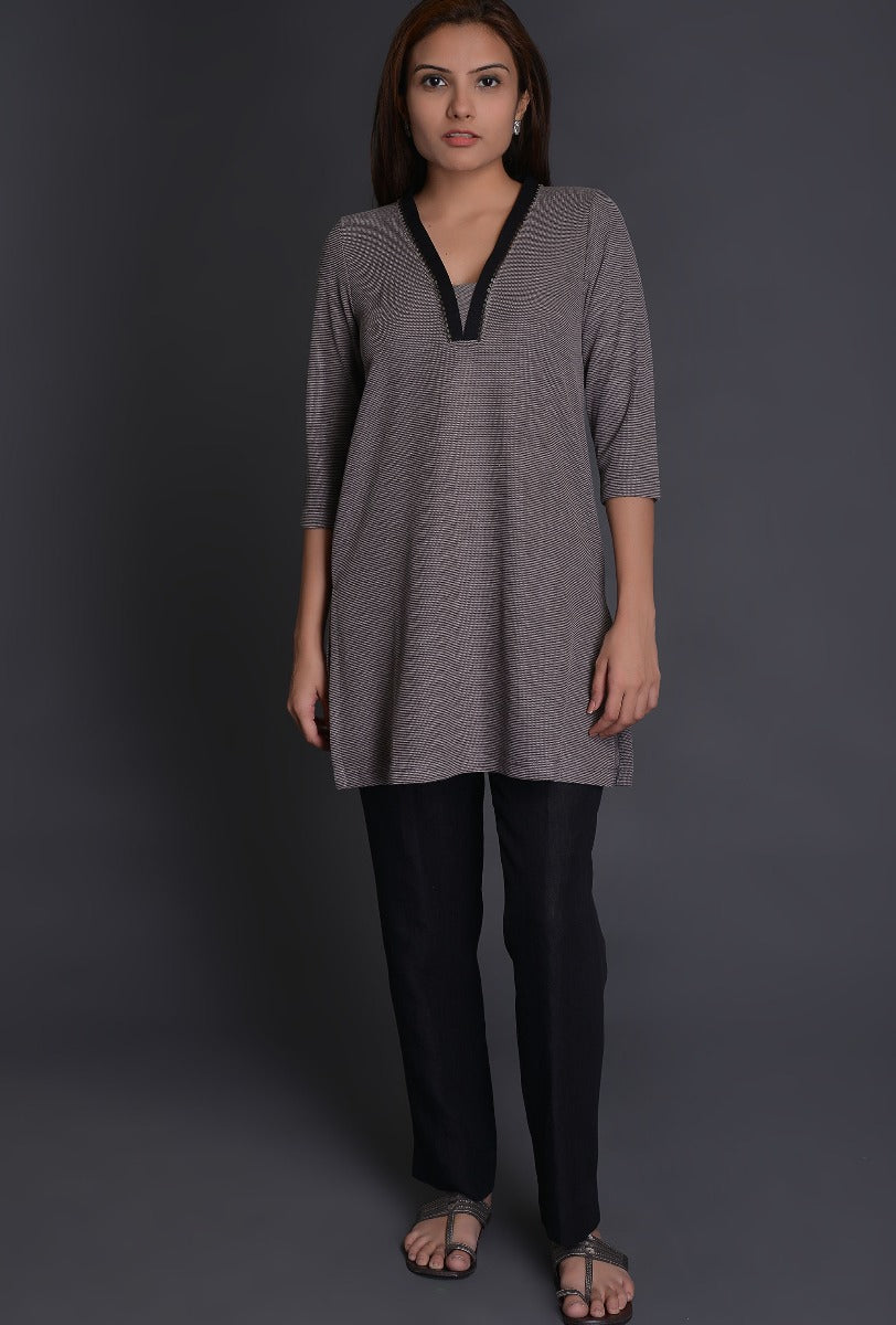 Anthra Knit Contrast Collar Kurti with One Line Tikki