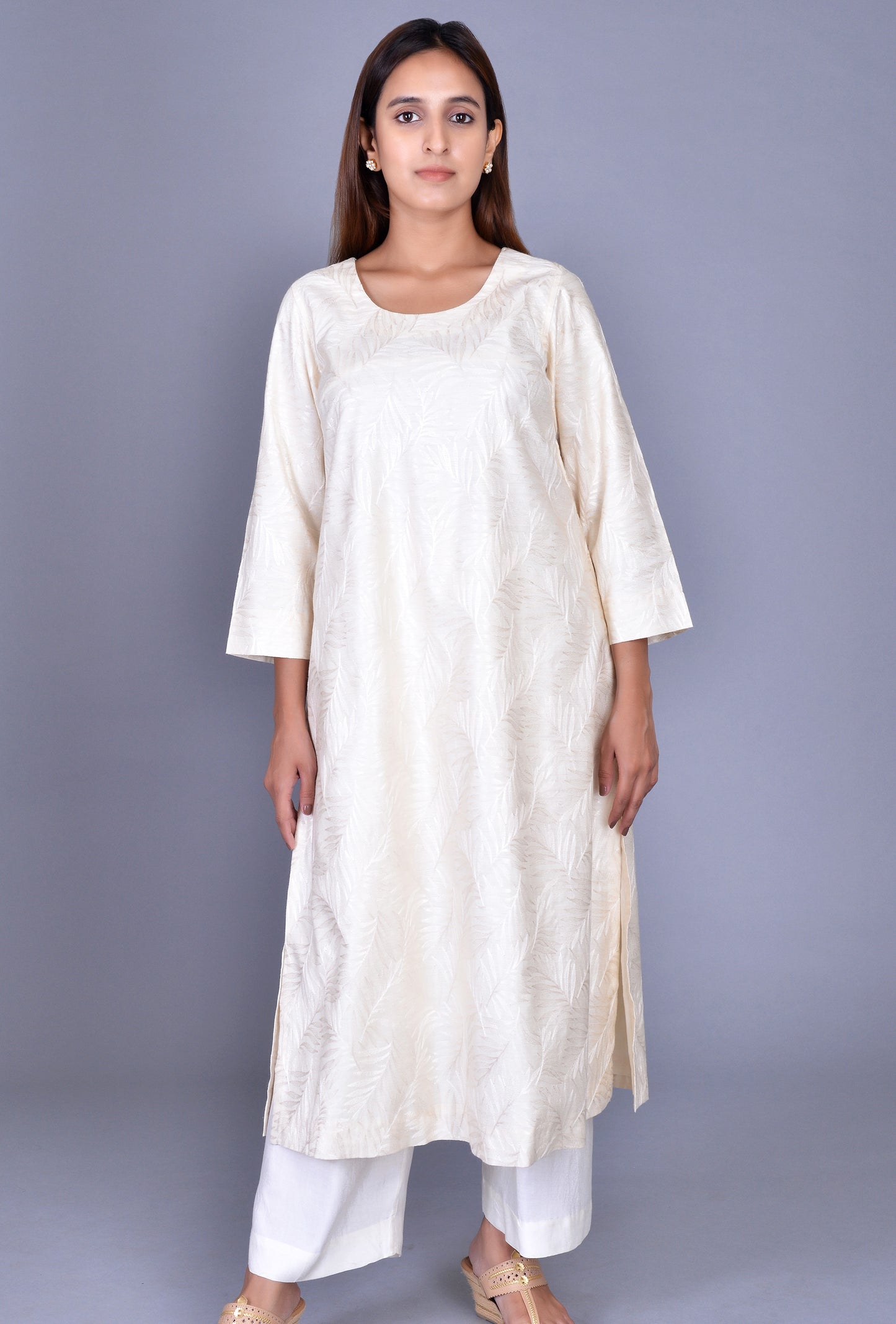 Off White Round Neck Ensemble