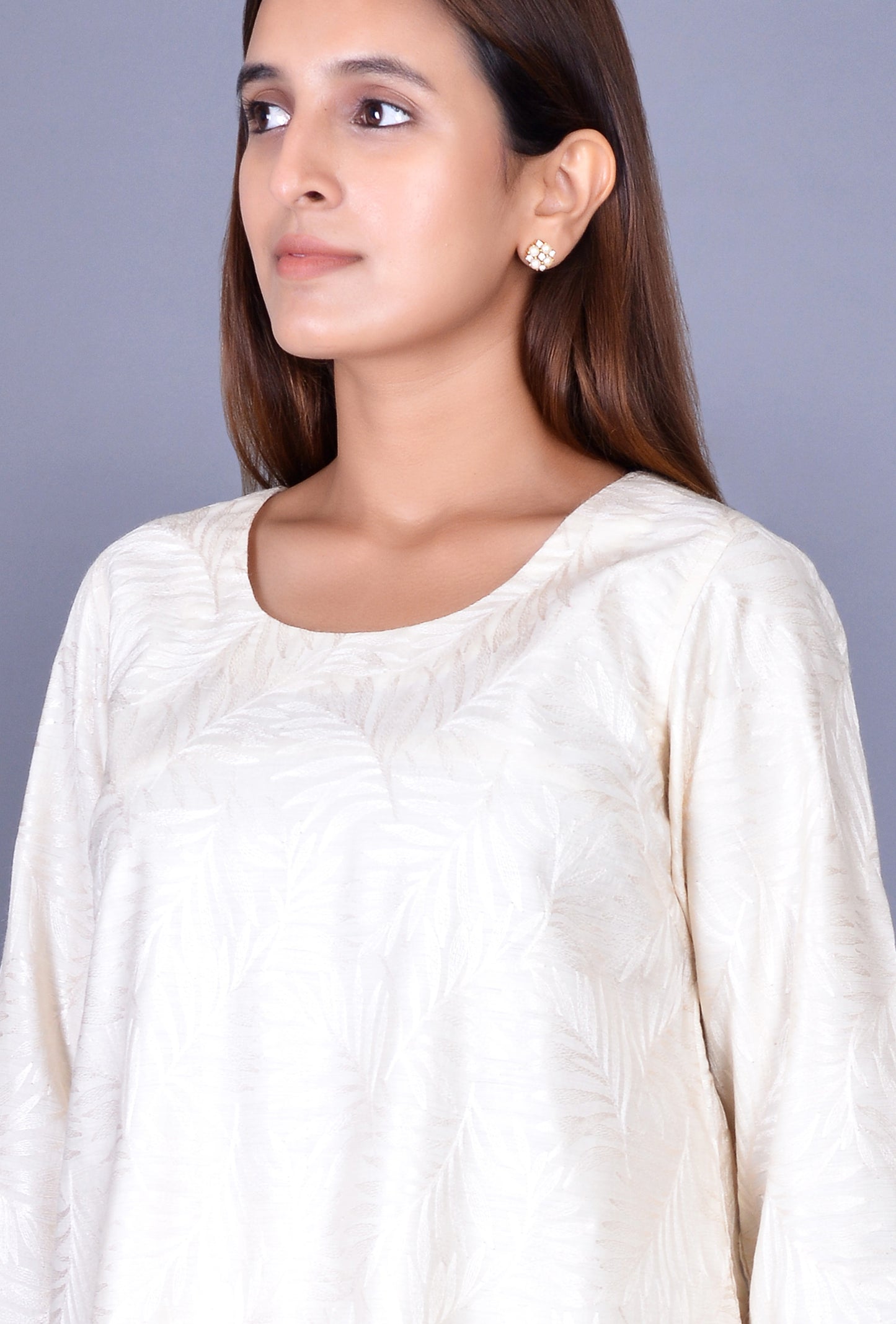 Off White Round Neck Ensemble